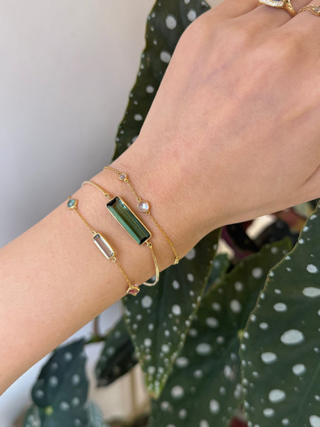 Green_Tourmaline_Supreme_Bar_Bangle18K_Stackable_Design on model