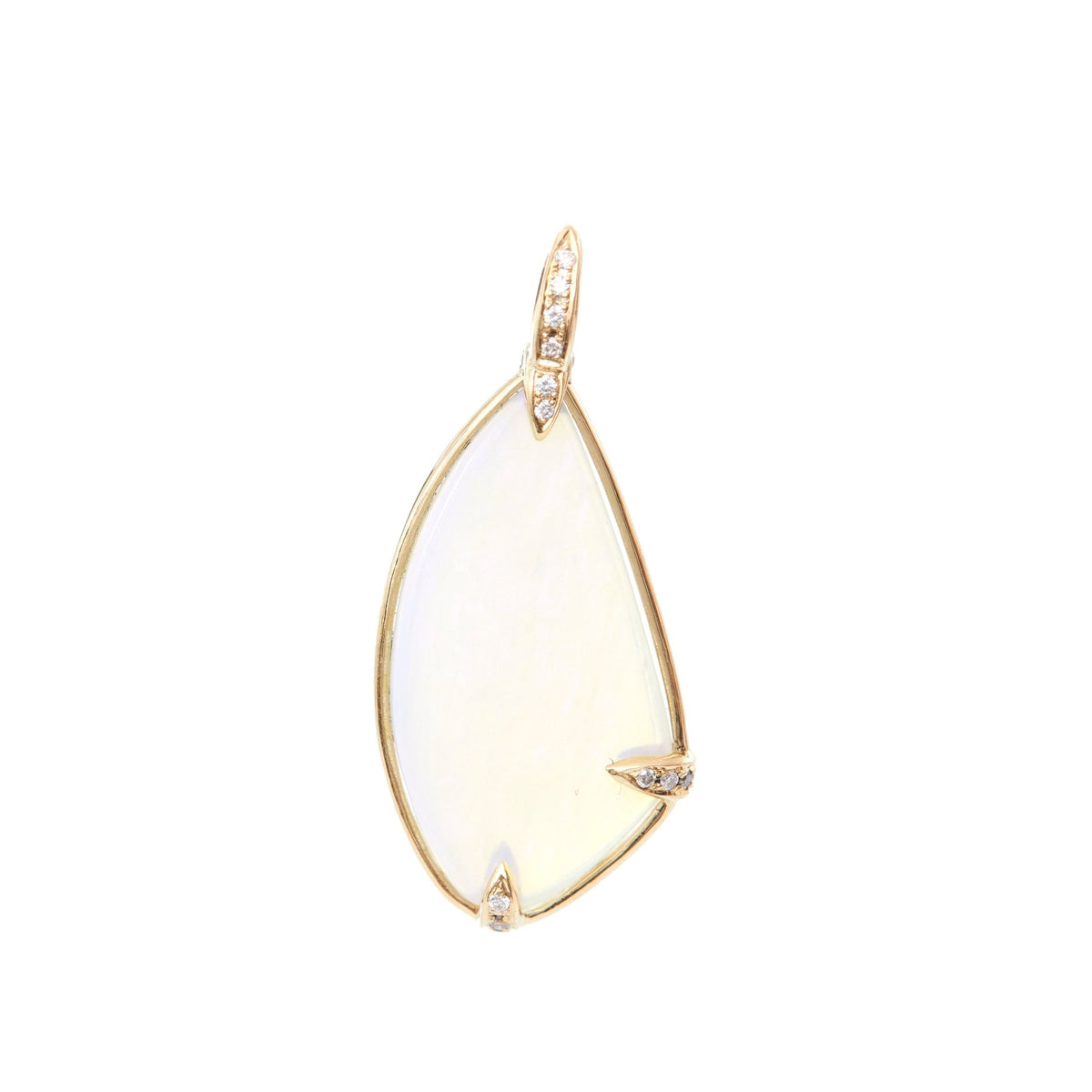 Opal pendent necklace with white diamond