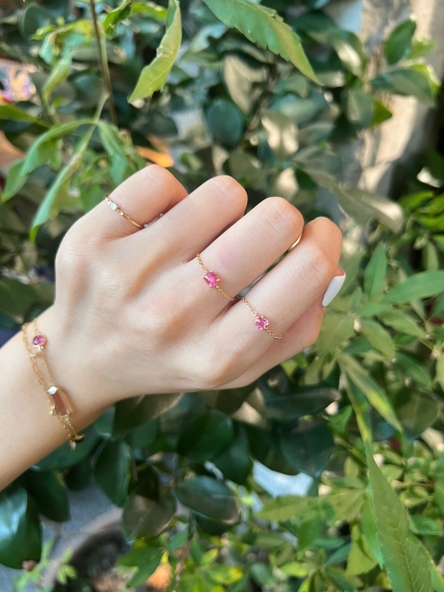 Jedi Spinel Chain Ring 18k gold Stackable ring on hand