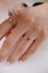 Jedi Spinel & Diamond Dream Weaver Chain Ring 18k gold stackable ring on model 2