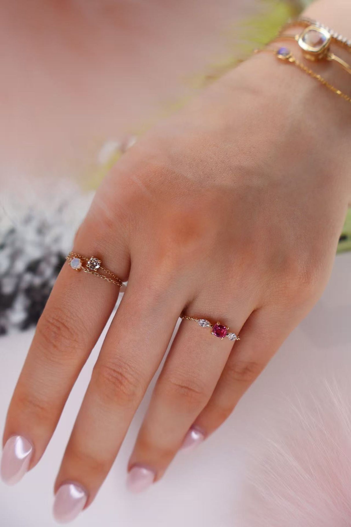 Jedi Spinel & Diamond Dream Weaver Chain Ring 18k gold stackable ring on model 3