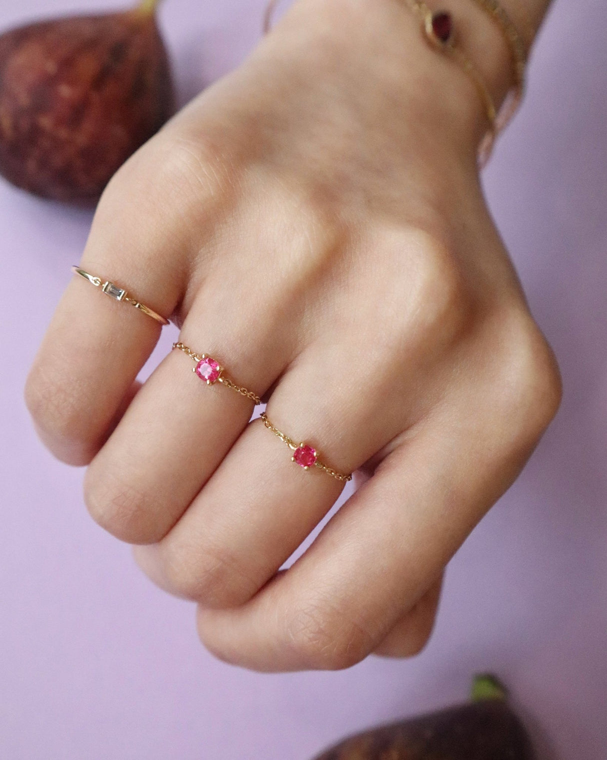 Jedi Spinel Petite Chain Ring 18K Stackable ring on model
