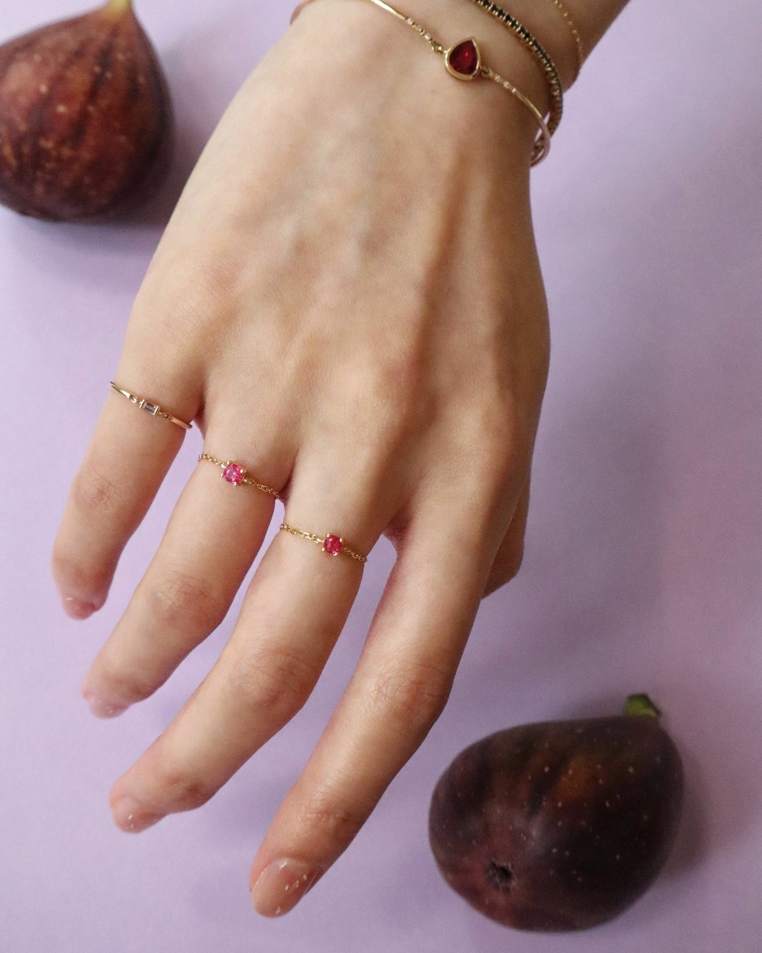 Jedi Spinel Petite Chain Ring 18K Stackable ring on model 1