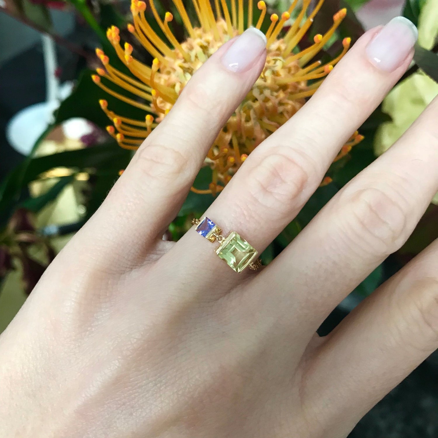 Lemon Quartz & Tanzanite Chain Ring 18k gold Stackable ring on model