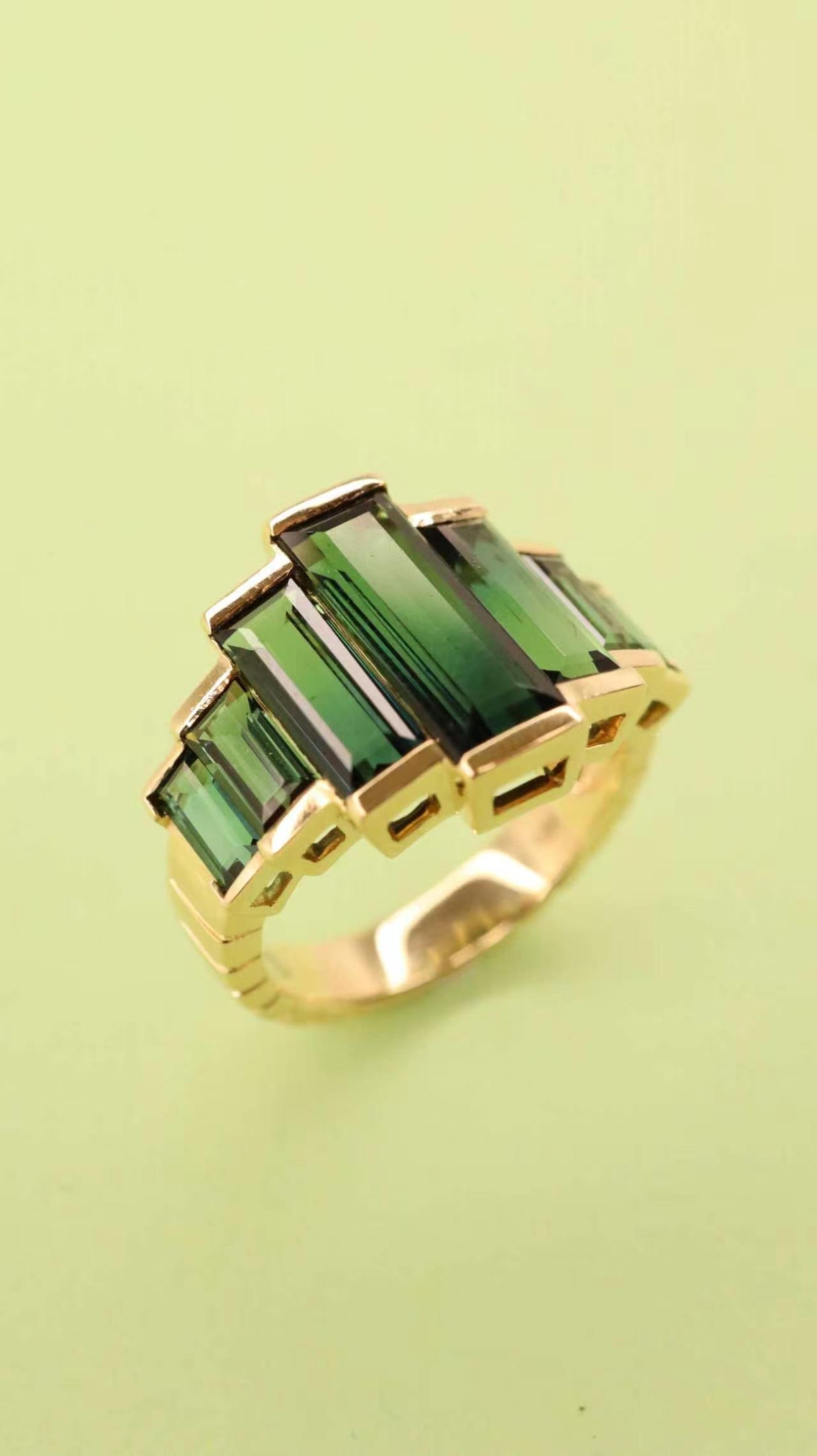 Ombre_Green_Tourmaline_Rhythm_Ring_18K_gold_engagement_ring_1