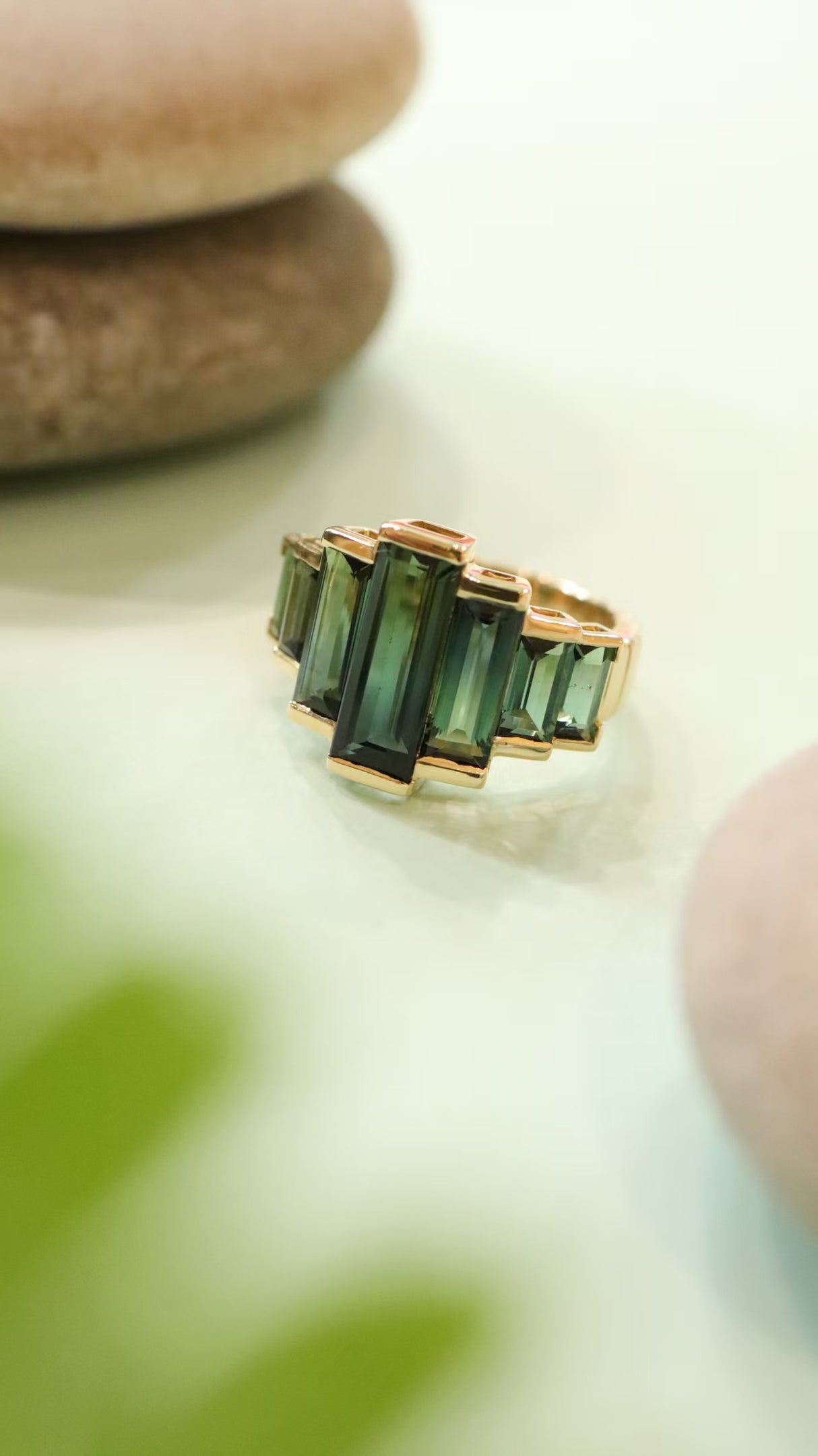 Ombre_Green_Tourmaline_Rhythm_Ring_18K_gold_engagement_ring_2