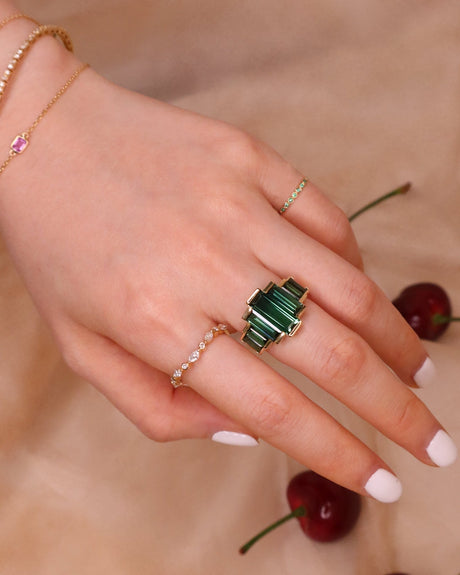 Ombre_Green_Tourmaline_Rhythm_Ring_18K_gold_engagement_ring_on_model_1