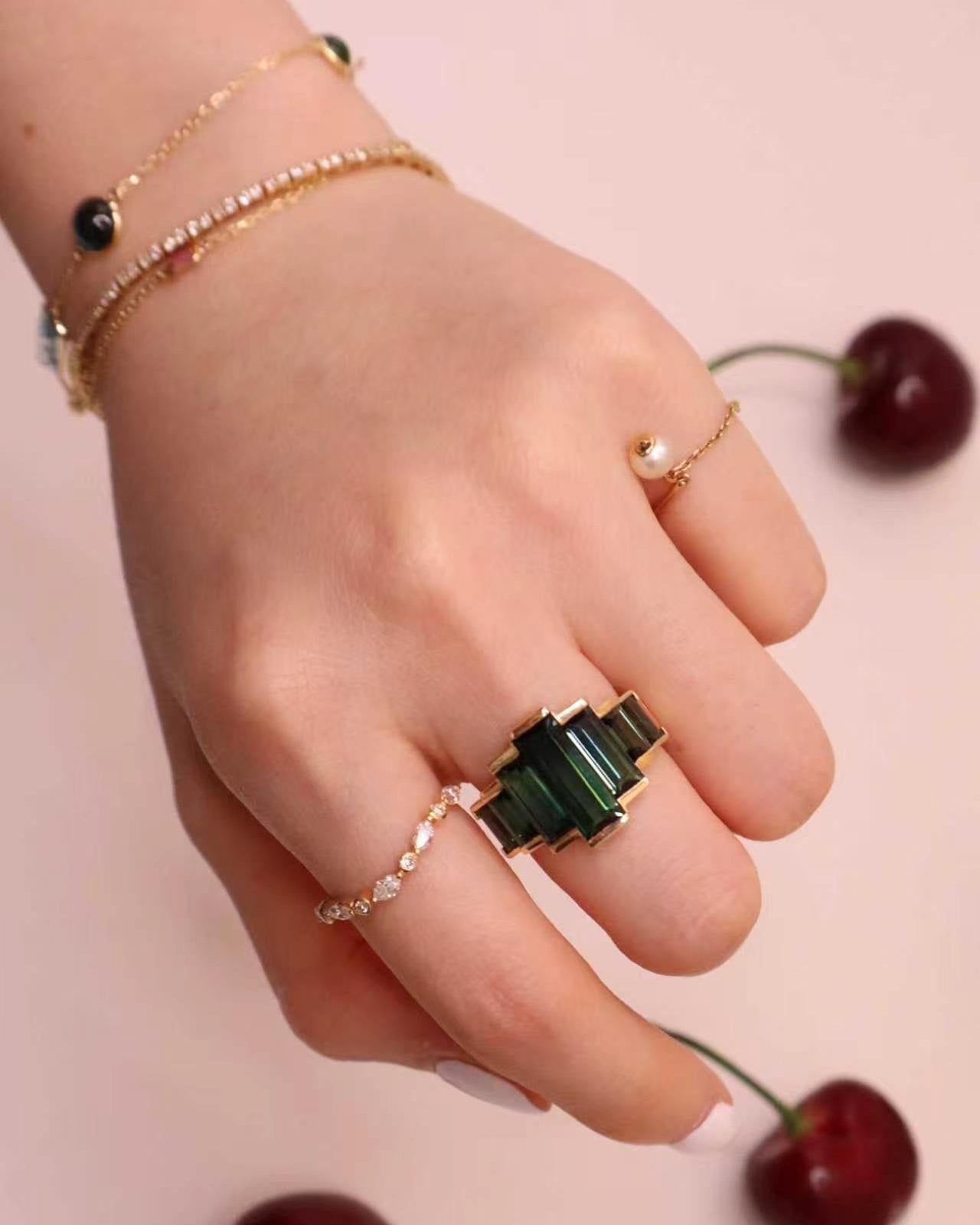 Ombre_Green_Tourmaline_Rhythm_Ring_18K_gold_engagement_ring_on_model_2