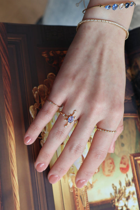 Opalescent_Lilac_Sapphire_Starburst_Ring_18K_gold_stackable_ring on model