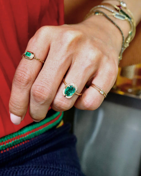 Oval_Emerald_Aurora_Ring_18K_gold_engagement_ring_on_model_1