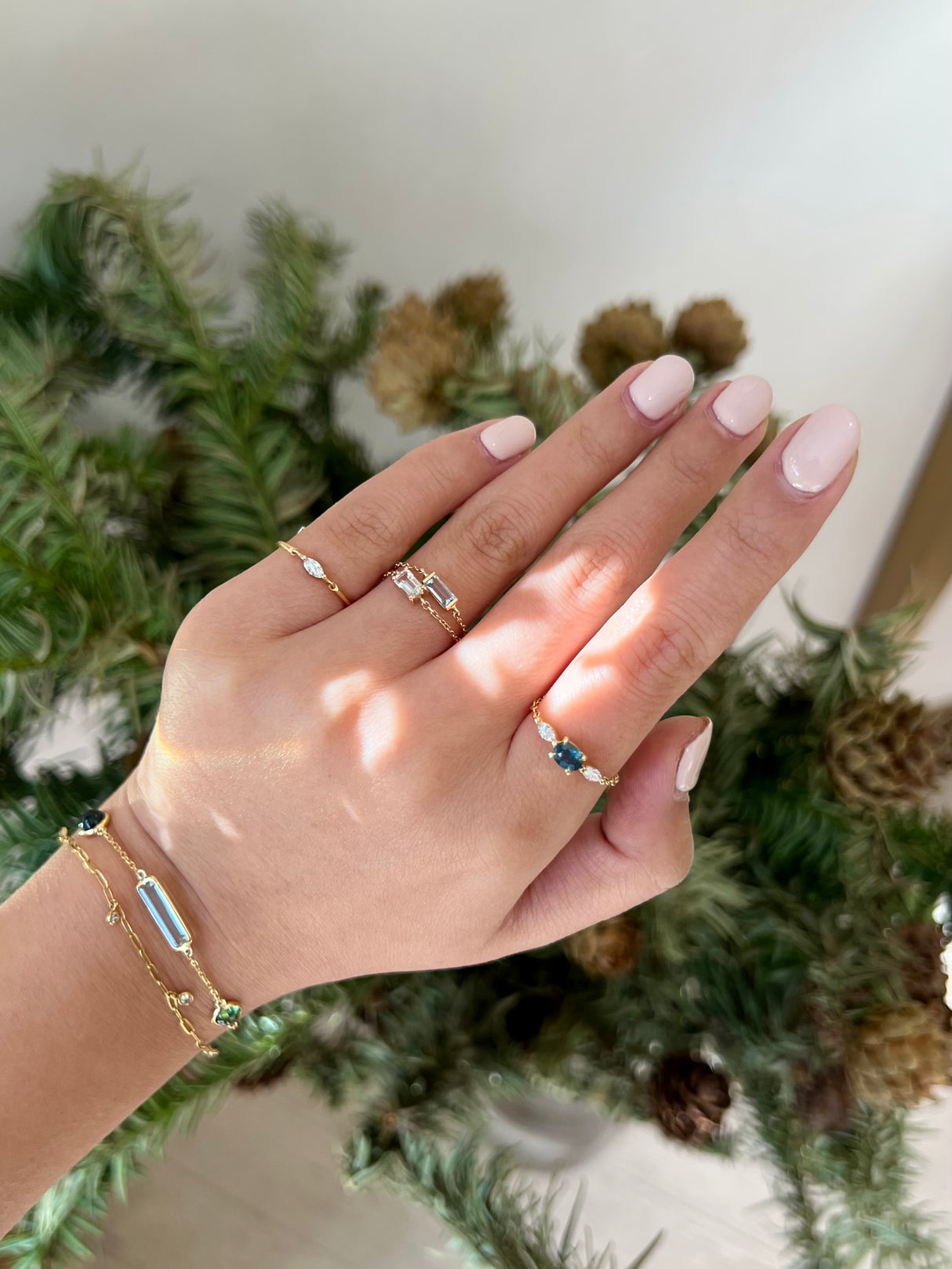 Petite Parti Ceylon Sapphire & Diamond Dream Weaver Chain Ring 18k gold Stackable ring on model