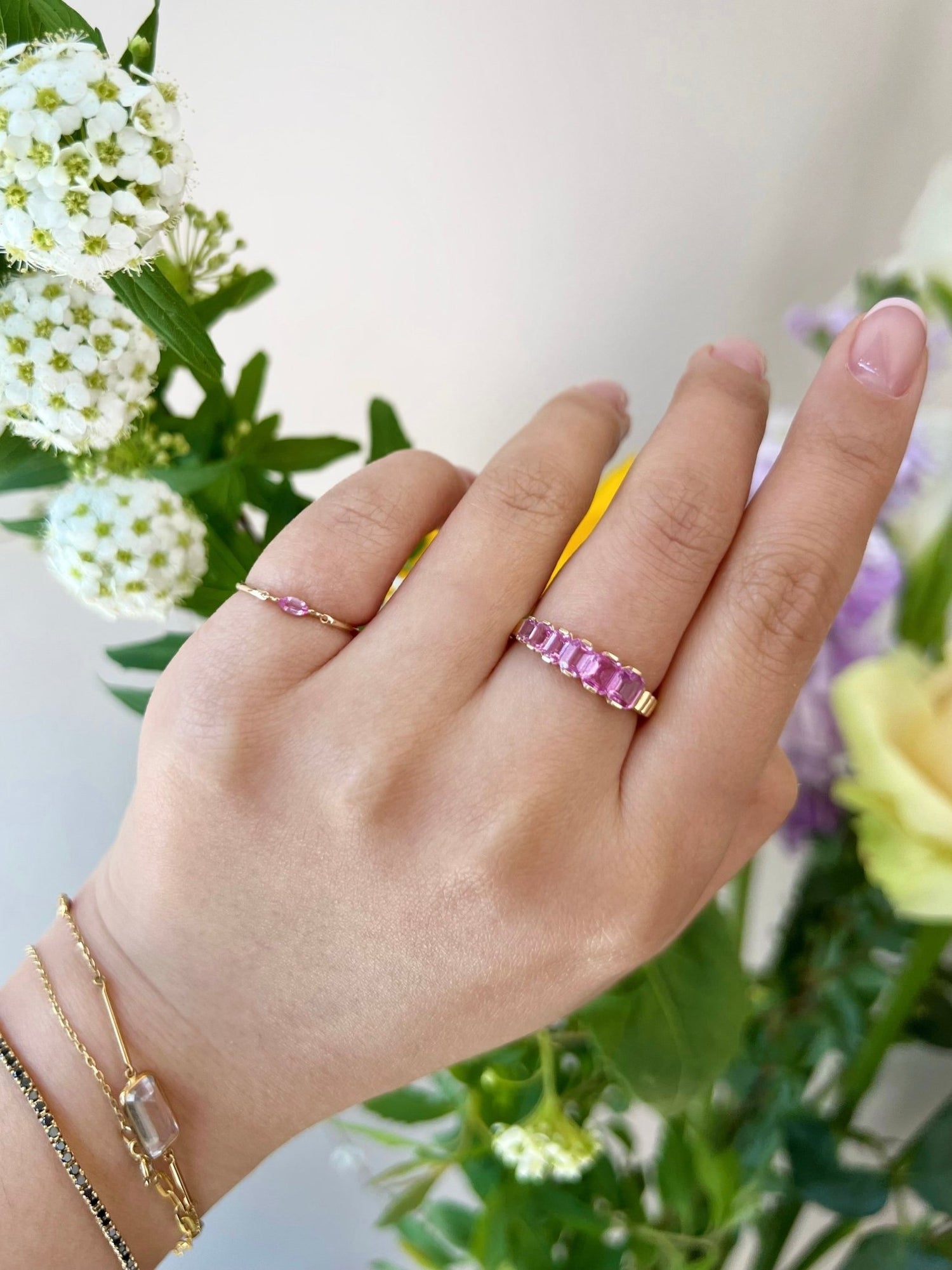 Pink Sapphire Crescendo Ring (Vertical) 18k gold engagement ring on model