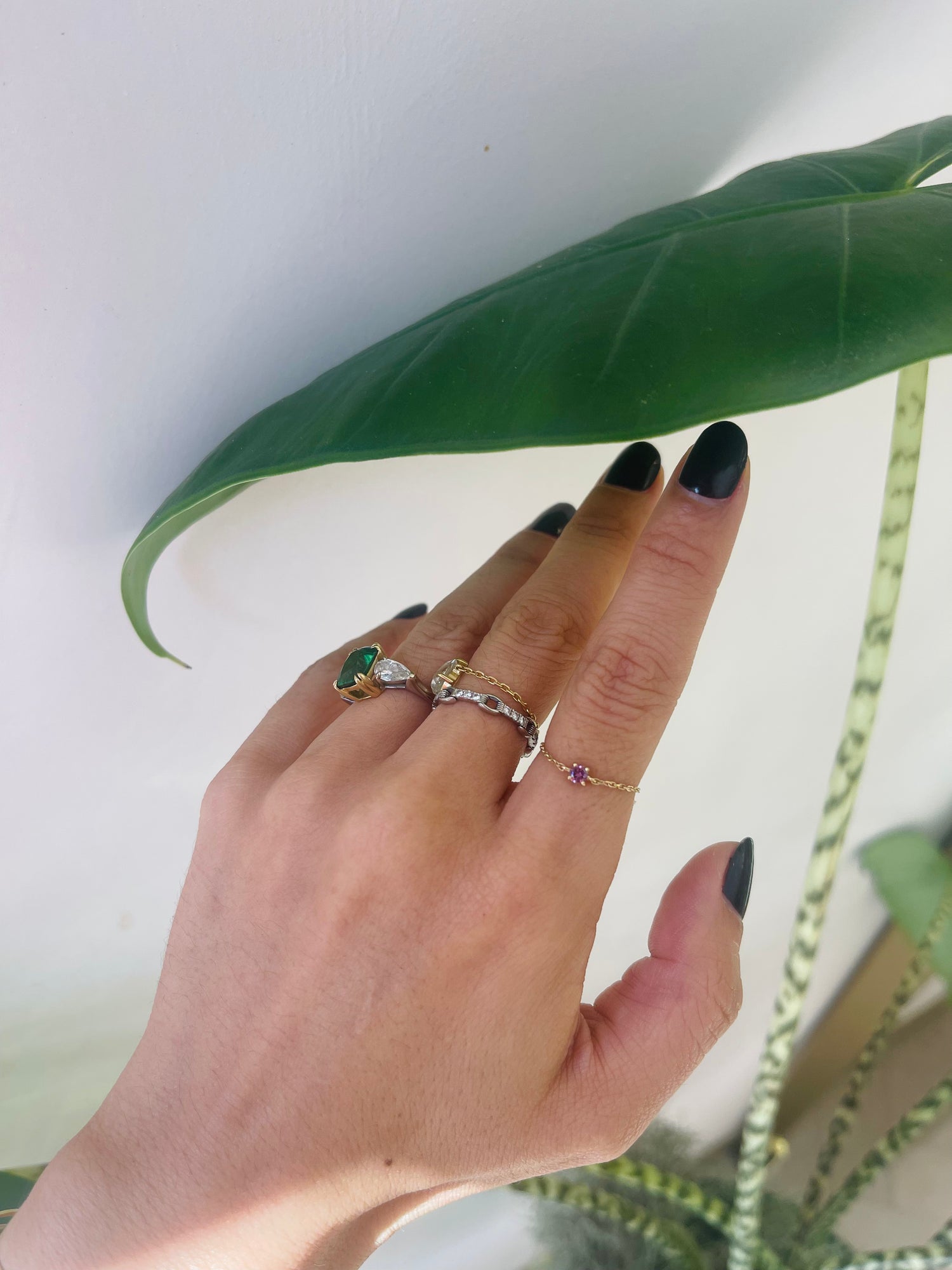 Purple Pink Diamond Dot Chain Ring 18k gold Stackable ring on model