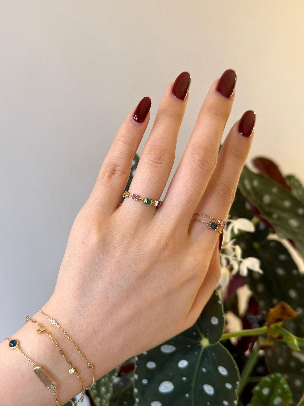 Rainbow Stones Chain Ring 14K gold stackable ring on model 2