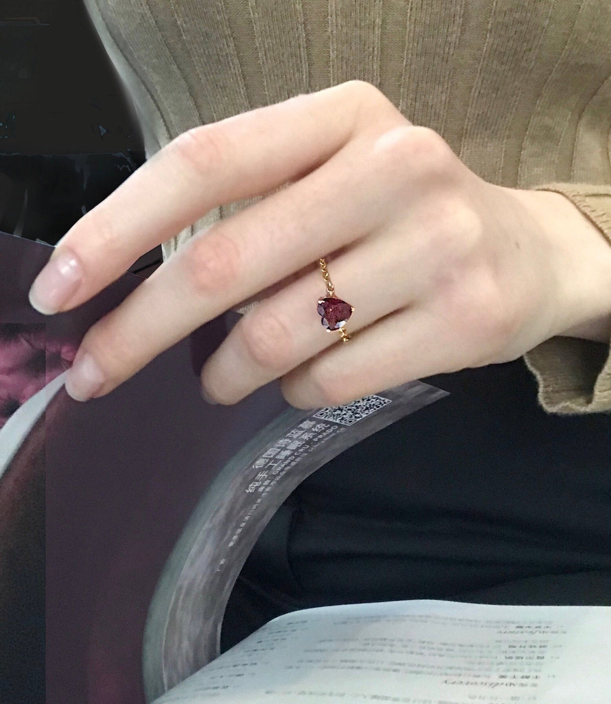 Rhodolite Heart Supreme Chain Ring 18k gold Stackable ring on model