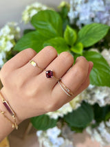 Rhodolite Supreme Chain Ring 18k gold Stackable ring on model