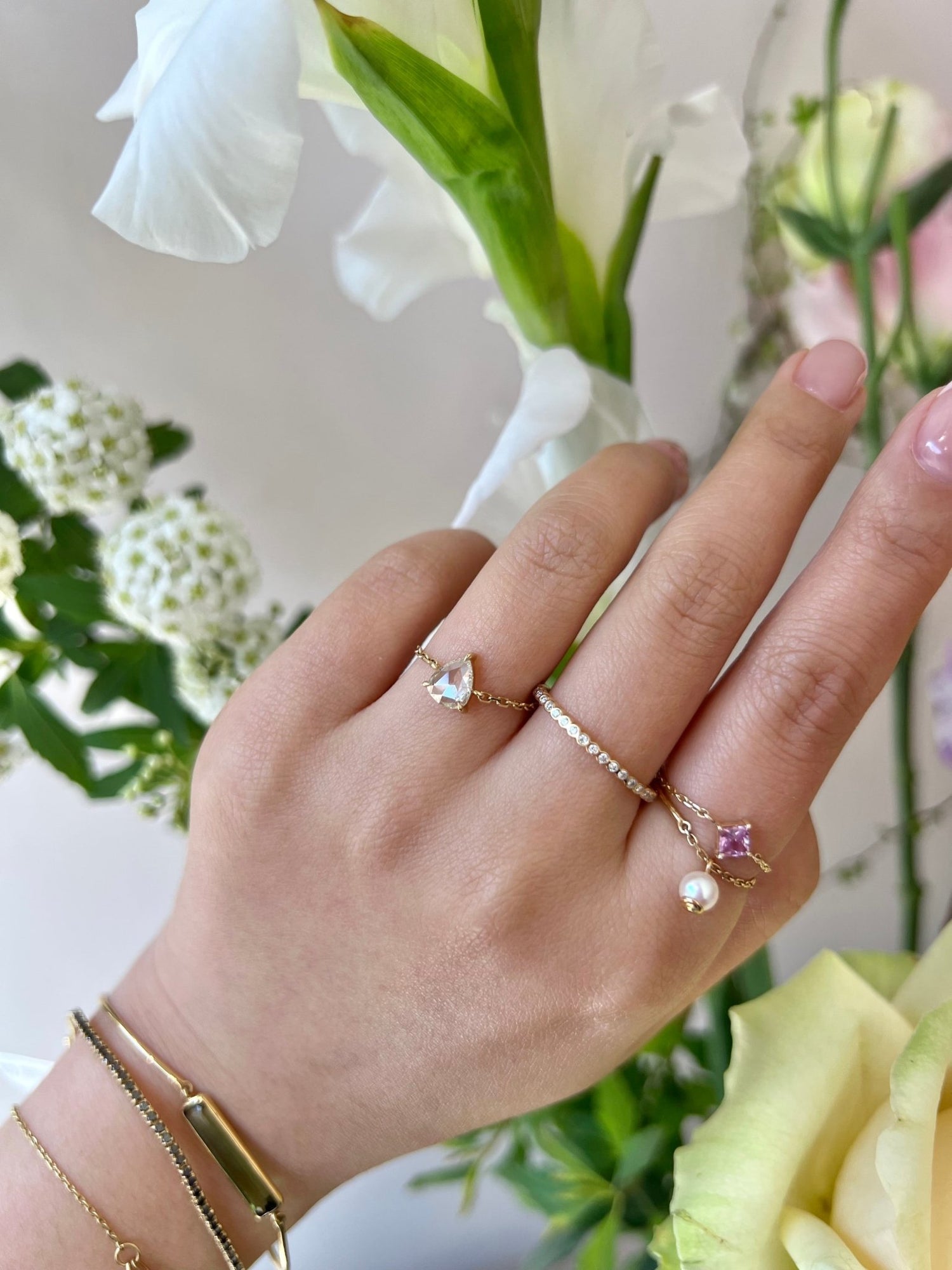 Rose Cut Champagne Diamond Chain Ring 18k gold Stackable ring on model