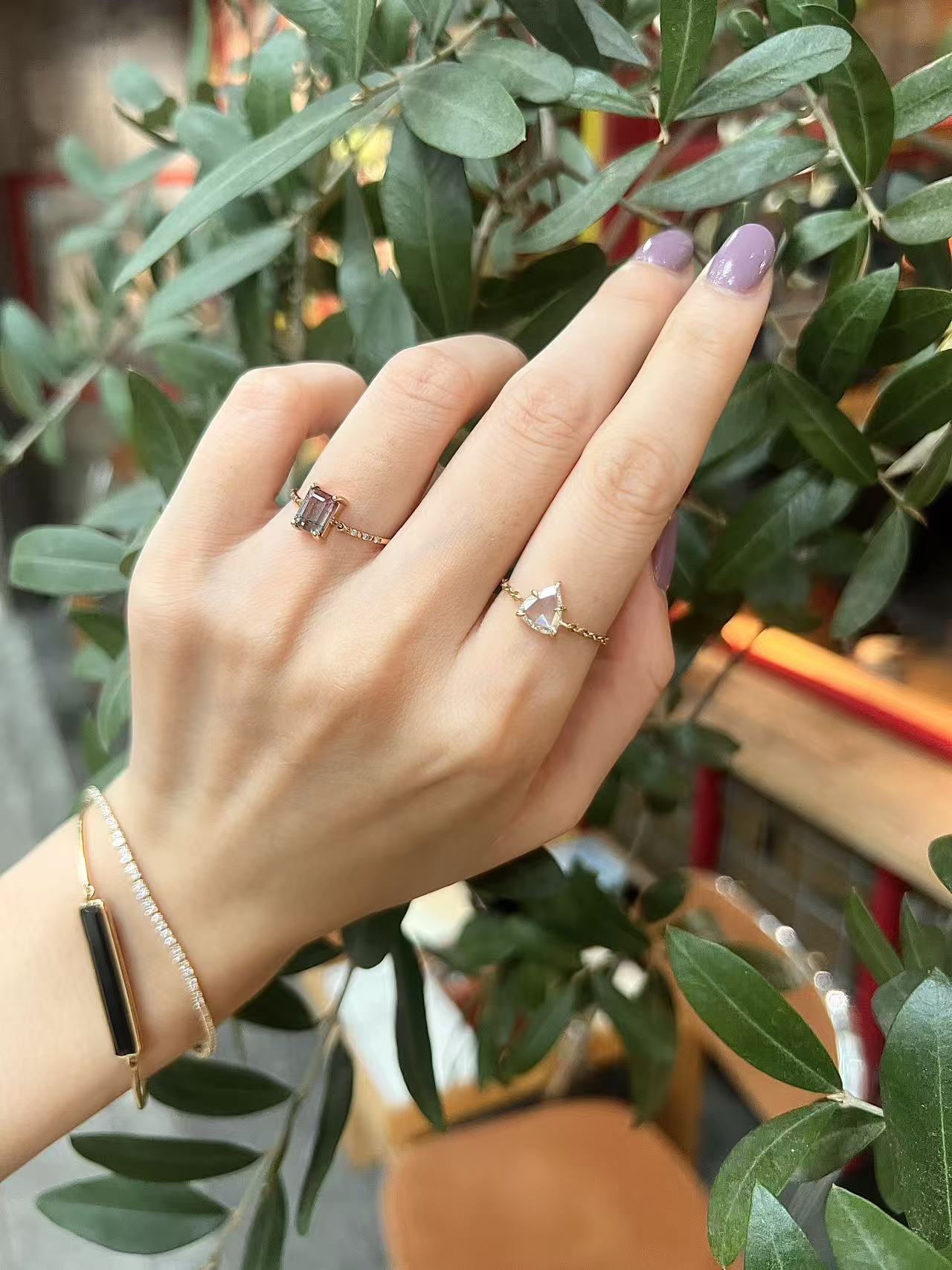 Rose Cut Pear Diamond Chain Ring 18k gold Stackable ring on model