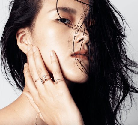 Ruby & Aquamarine Chain Ring 18k gold Stackable ring on model