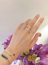 Sunstone_Aurora_Ring_18K_gold_engagement_ring_on_model