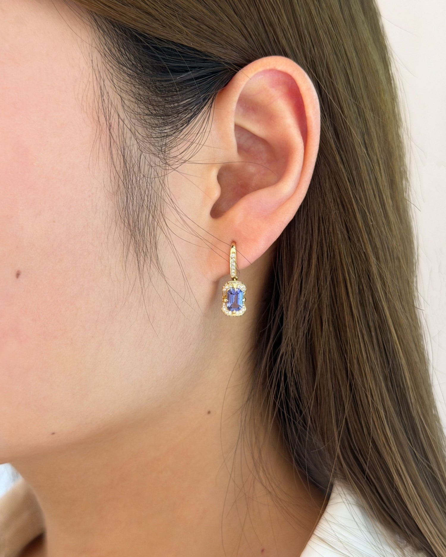 Tanzanite_Aurora_Earrings_18K_gold_handmade_fine_jewelry_on_model