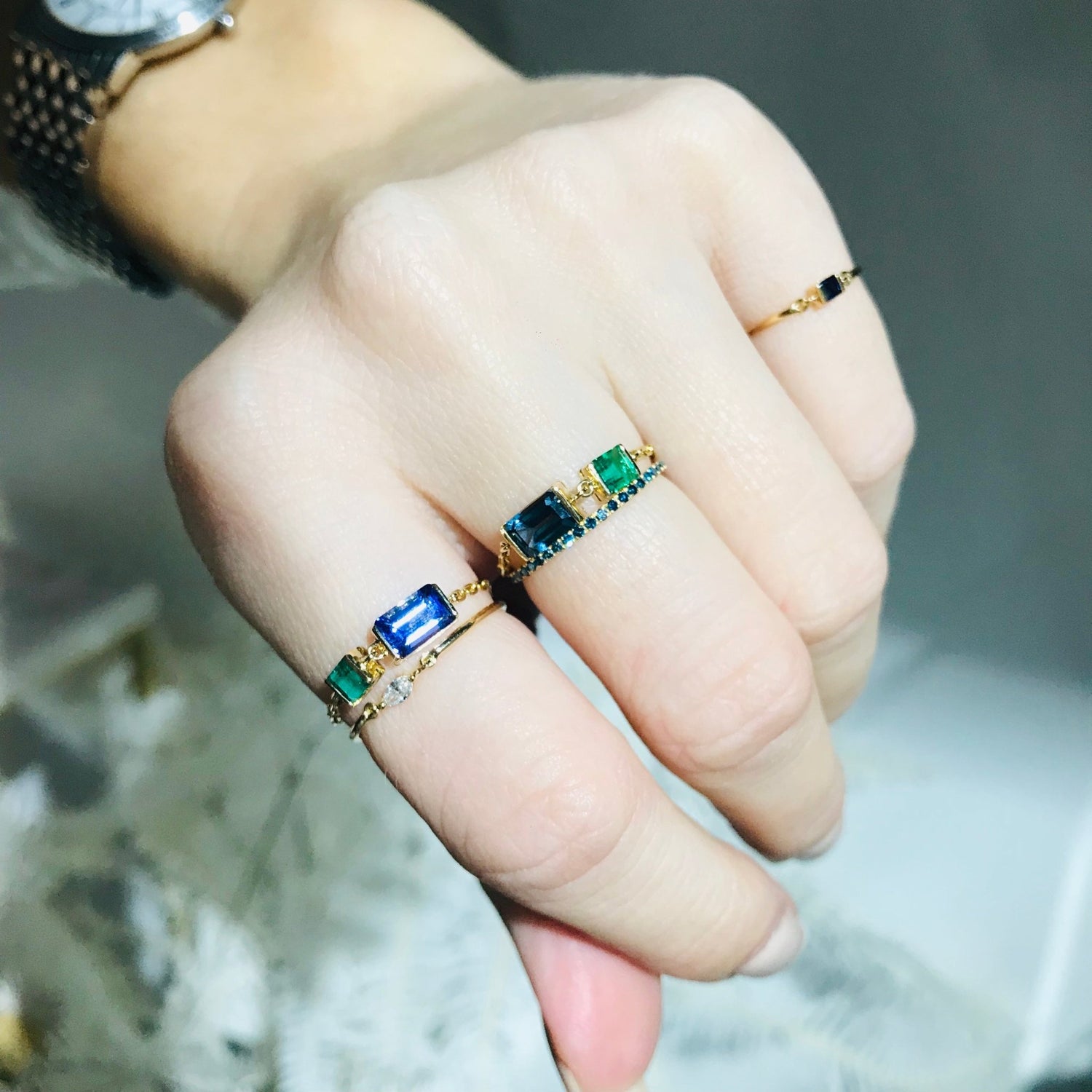 Topaz & Emerald Chain Ring 18k gold Stackable ring on model