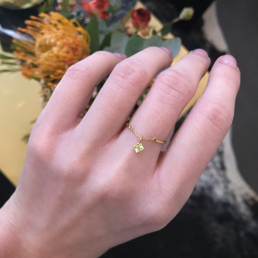 Engagement Ring Kis Finger For Female| हाथ की अंगूठी| इंगेजमेंट रिंग इन  व्हिच हैंड | why engagement rings worn on left hand fourth finger |  HerZindagi