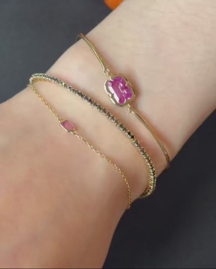 Pink_Sapphire_Compass_Bangle_18K_gold_stackable_design_on_model_video