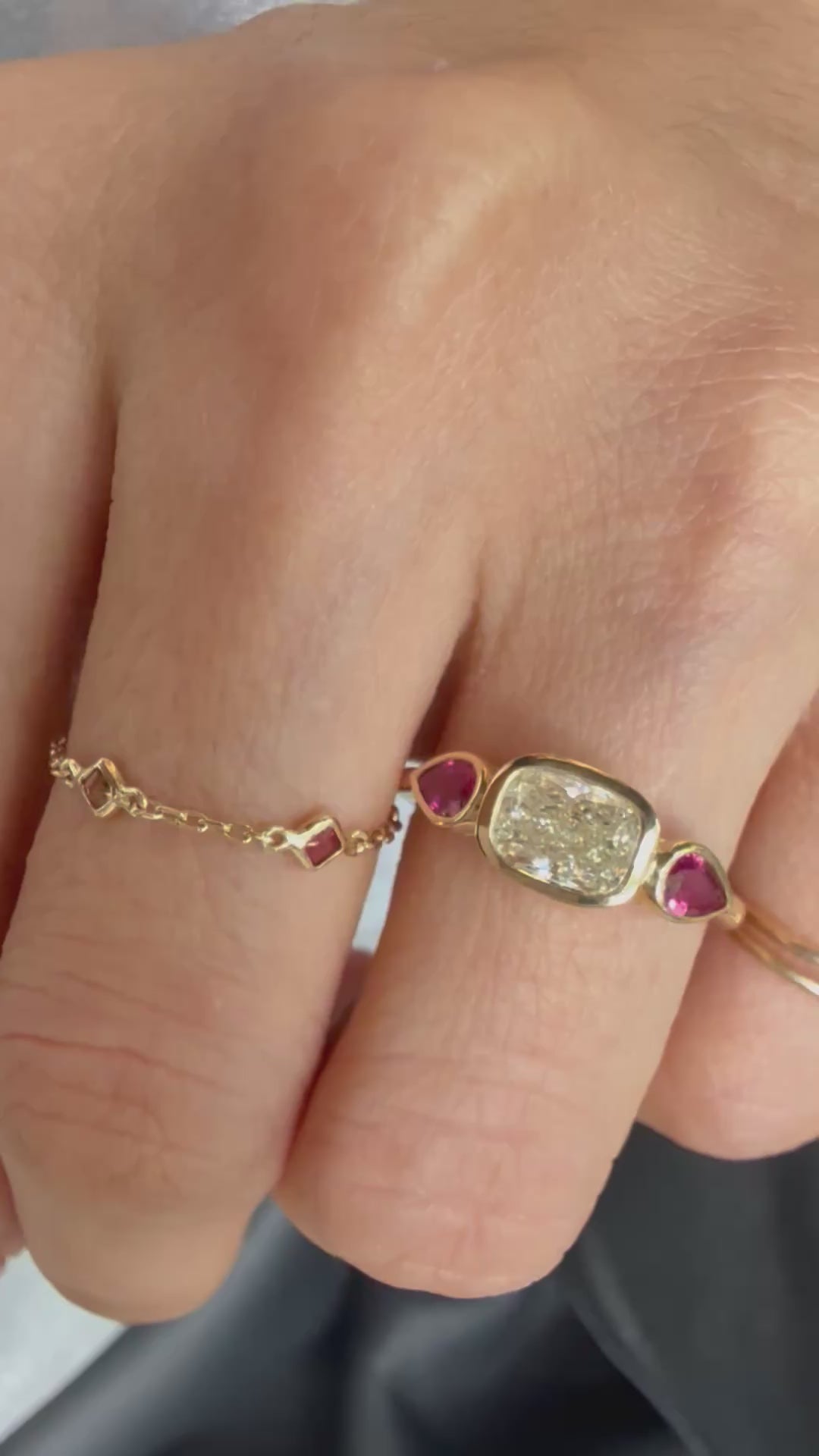 Diamond & Ruby Eternal Ring 18k gold engagement ring video
