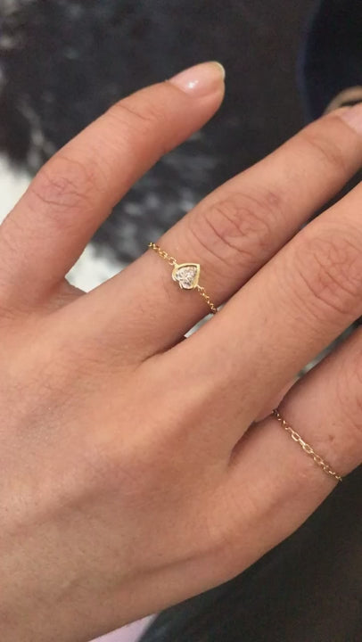 Diamond Heart Chain Ring 18k gold Stackable ring on model