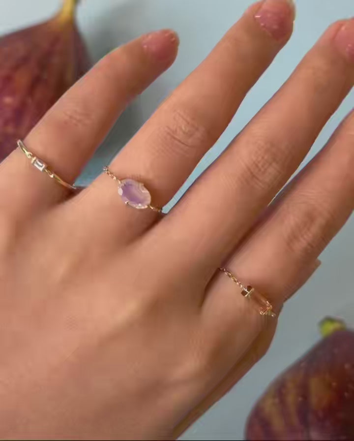Jelly_Opal_Diamond_Chain_Ring_18K_gold_stackable_ring_on_model_video