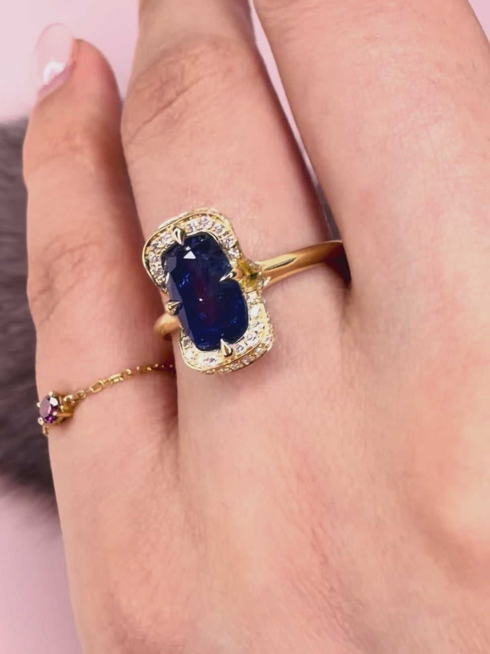 Royal Blue Sapphire Aurora Ring 18k gold engagement ring