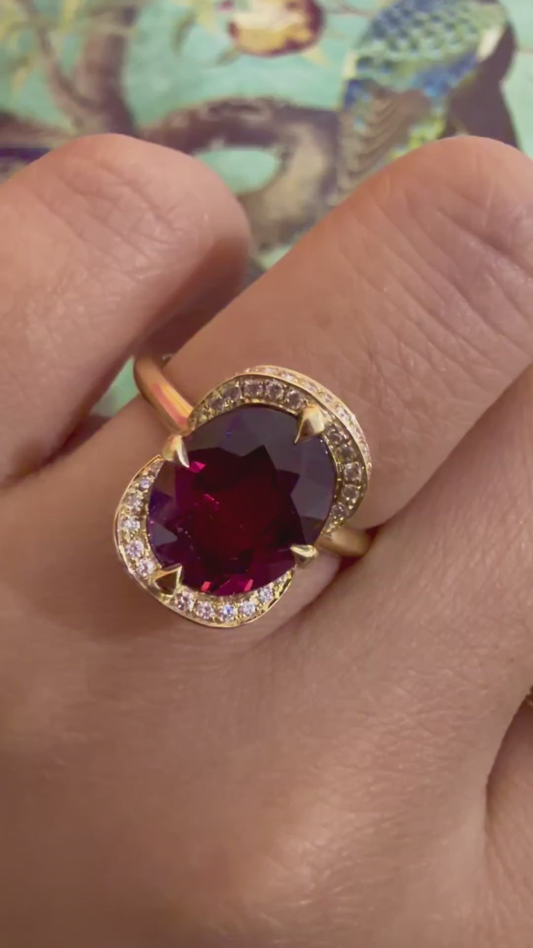 Malaya_Garnet_Supreme_Aurora_Ring_18K_gold_engagement_ring_4