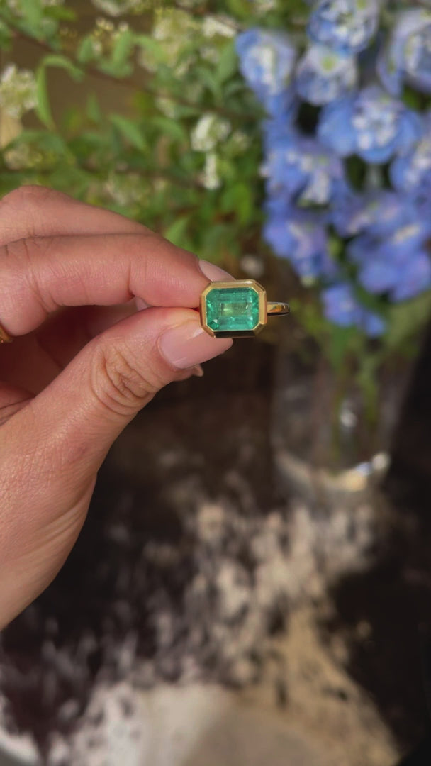 Emerald Nouveau Supreme Ring