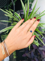 Sapphire & Peridot Eos Chain Ring 18k gold Stackable ring on model