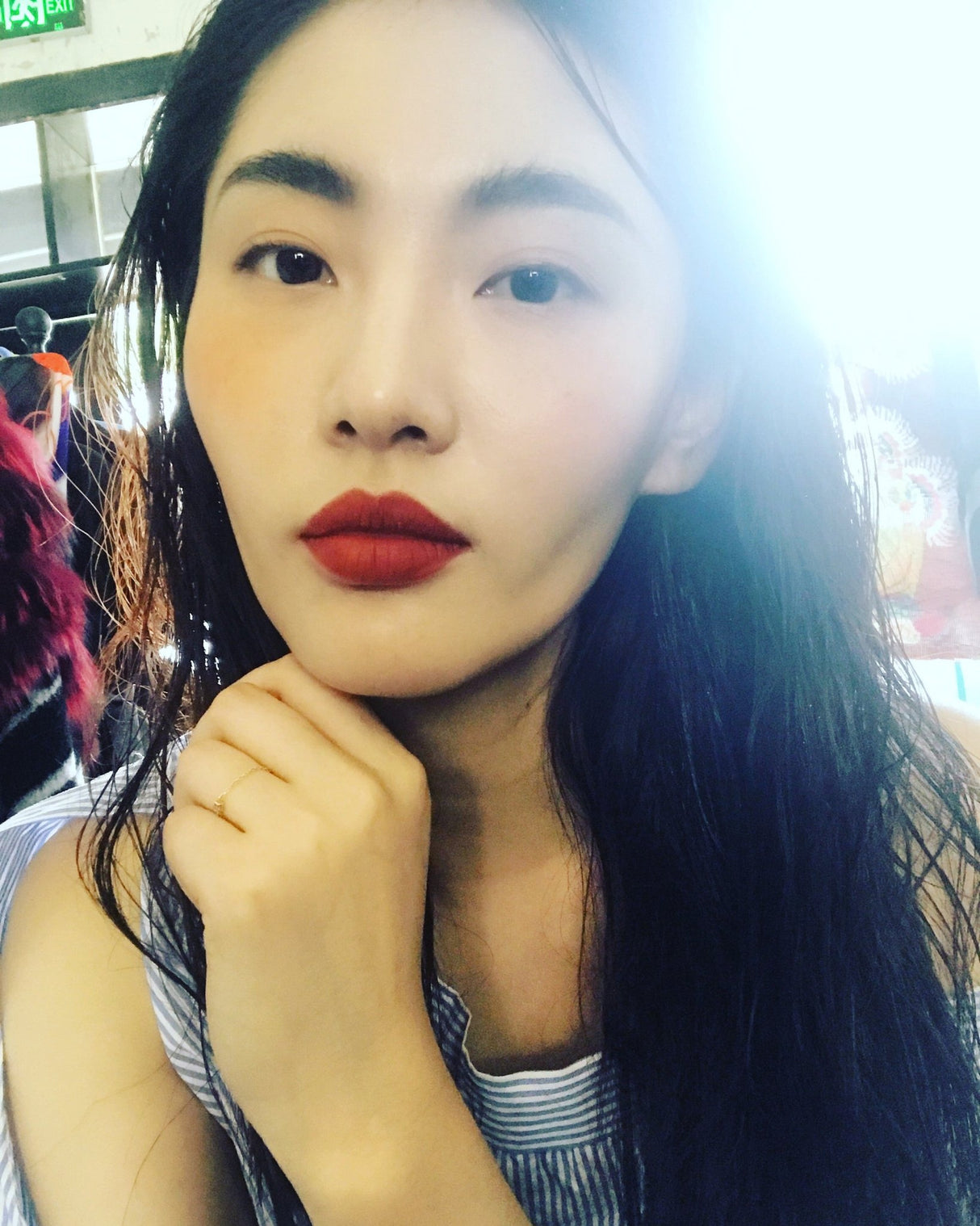 Sapphire Petite Chain Ring 14k gold Stackable ring on model