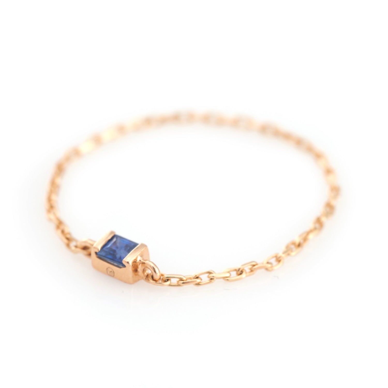 Sapphire Petite Chain Ring 14k gold Stackable ring side view